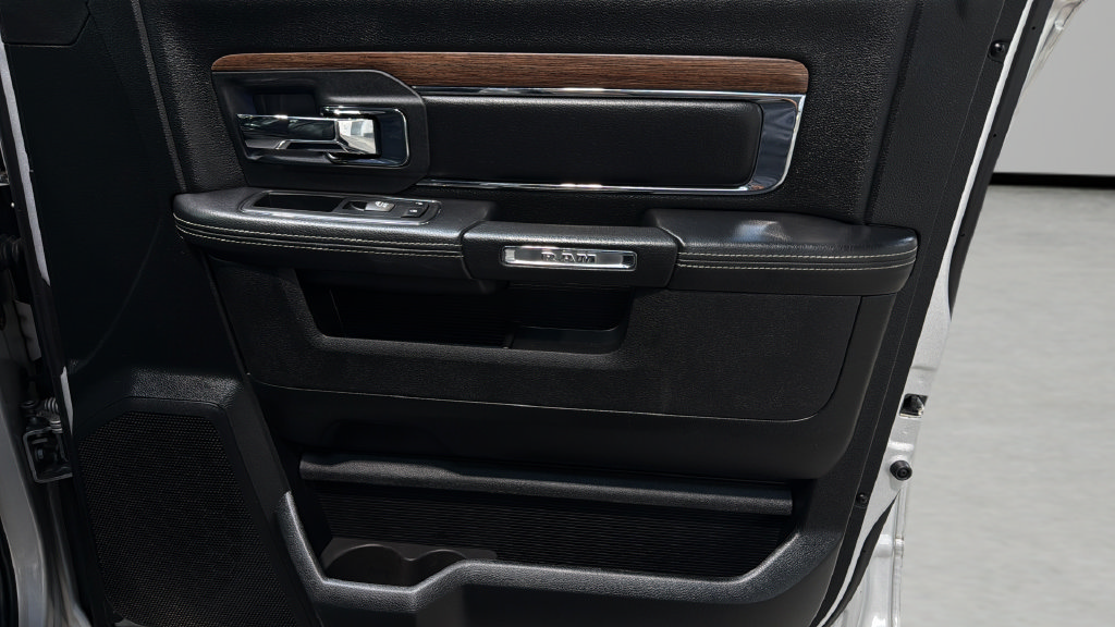 Used 2017 RAM 1500 Laramie AWD/4WD image 7