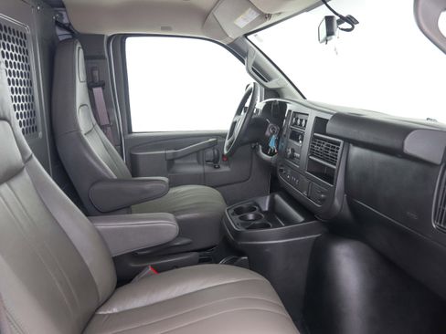Used 2021 Chevrolet Express 2500 Extended RWD image 18