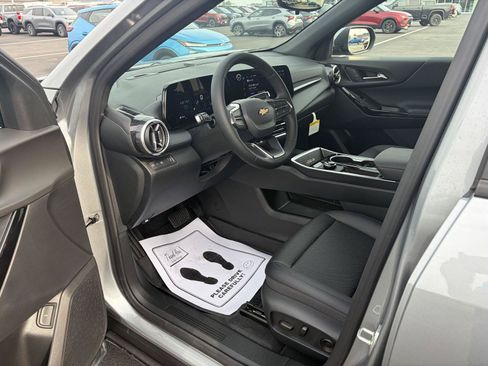 New 2027 Chevrolet Equinox LT w/ Convenience Package II FWD image 16