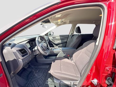 Used 2025 Nissan Rogue S image 9