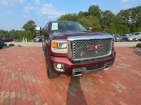 Used 2016 GMC Sierra 2500 Denali w/ Duramax Plus Package AWD/4WD image 5
