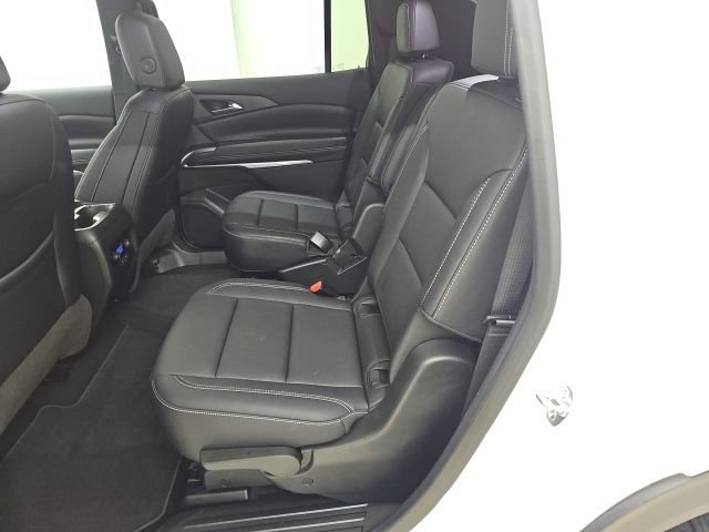 Used 2025 Chevrolet Traverse LT AWD/4WD image 3