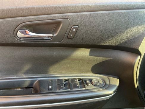 Used 2010 GMC Acadia SLT FWD image 7