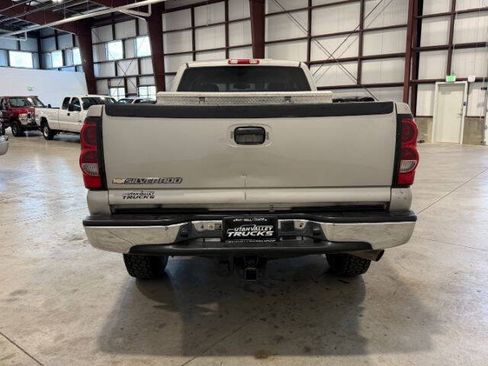 Used 2006 Chevrolet Silverado 2500 LT w/ Onstar Plus Package AWD/4WD image 9