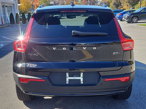 Used 2025 Volvo XC40 B5 Ultra w/ Climate Package image 27