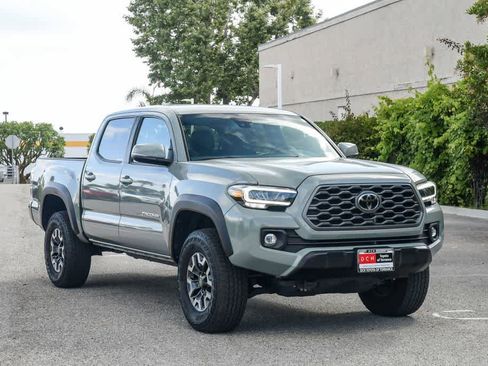 Used 2023 Toyota Tacoma TRD Off-Road w/ Technology Package RWD image 3