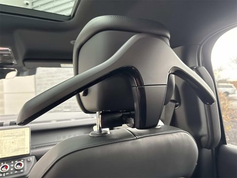 New 2026 Land Rover Defender 110 X-Dynamic SE image 15