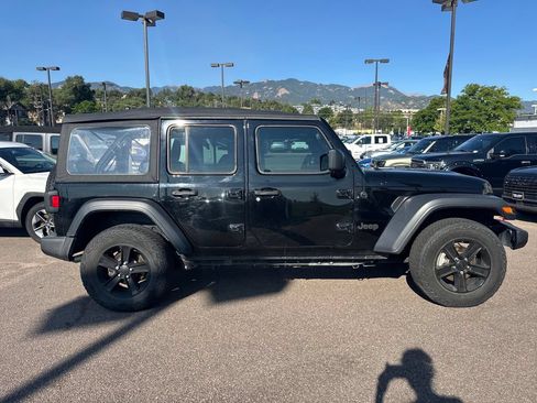 Used 2018 Jeep Wrangler Unlimited Sport AWD/4WD image 5