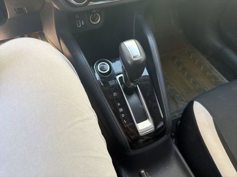 Used 2020 Nissan Versa SV image 6