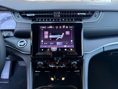 New 2025 Jeep Grand Cherokee Laredo X w/ Luxury Tech Group I image 13