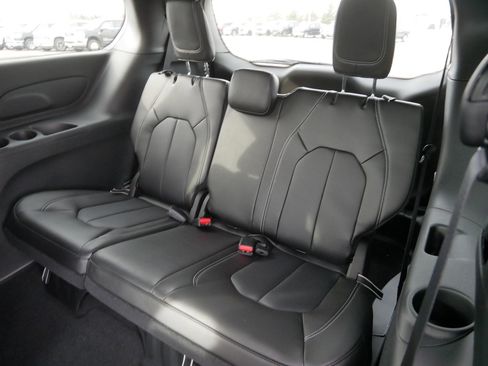 New 2026 Chrysler Voyager LX image 9