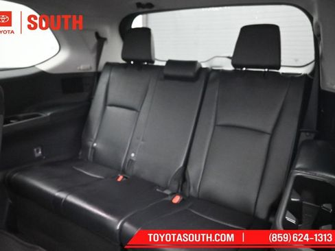 Used 2024 Toyota Grand Highlander AWD image 32