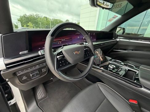 Used 2025 Cadillac Escalade ESV Sport w/ Touring Package AWD/4WD image 12