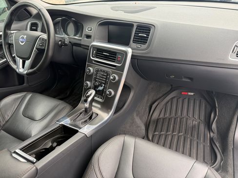Used 2016 Volvo V60 T5 Cross Country Platinum w/ Climate Package image 19