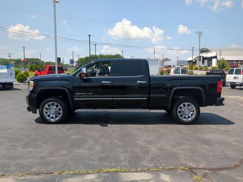 Used 2016 GMC Sierra 2500 Denali w/ Duramax Plus Package AWD/4WD image 8