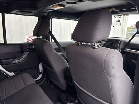 Used 2012 Jeep Wrangler Unlimited Sport image 40