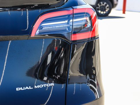 Used 2022 Tesla Model Y Long Range AWD/4WD image 12