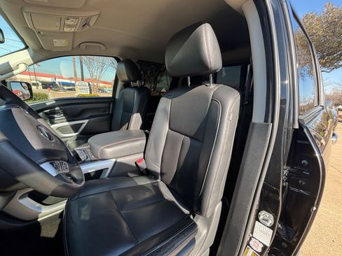 Used 2018 Nissan Titan SL image 14