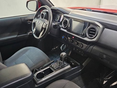 Used 2019 Toyota Tacoma TRD Off-Road w/ Technology Package image 10