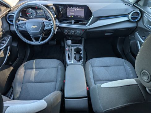 Used 2024 Chevrolet Trax LS w/ LS Convenience Package FWD image 21