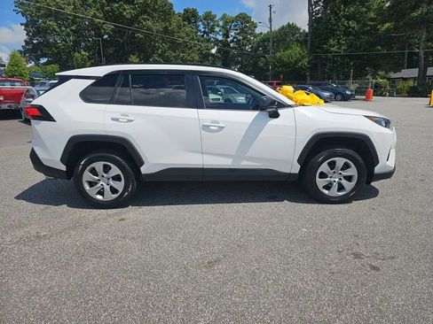 Used 2021 Toyota RAV4 LE FWD image 6