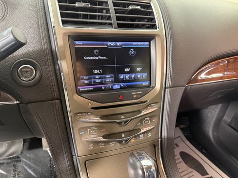 Used 2013 Lincoln MKX AWD image 16