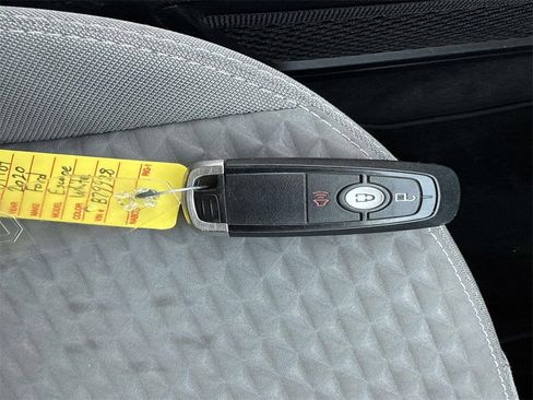 Used 2020 Ford Escape SE image 34