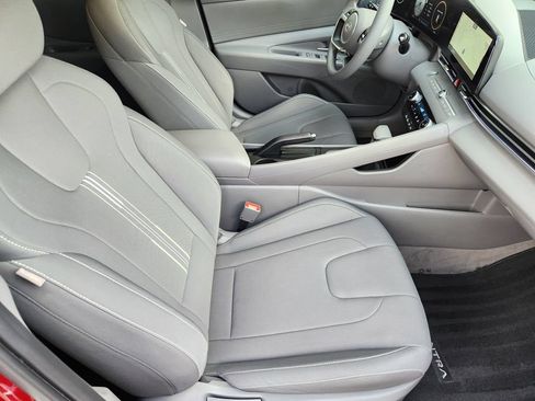Used 2024 Hyundai Elantra SEL FWD image 14