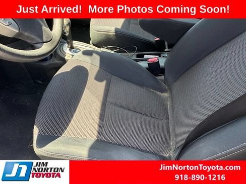 Used 2017 Nissan Versa SV FWD image 8