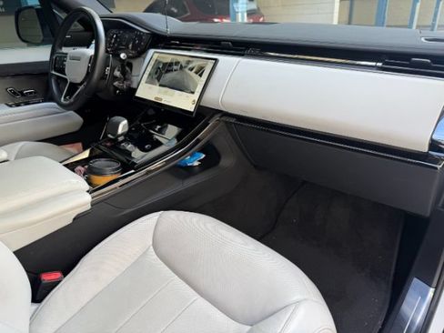 Used 2025 Land Rover Range Rover Sport SE AWD/4WD image 18