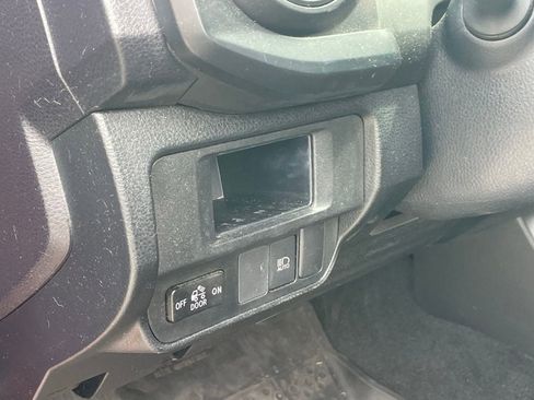 Used 2019 Toyota Tacoma SR w/ SR Convenience Package image 6