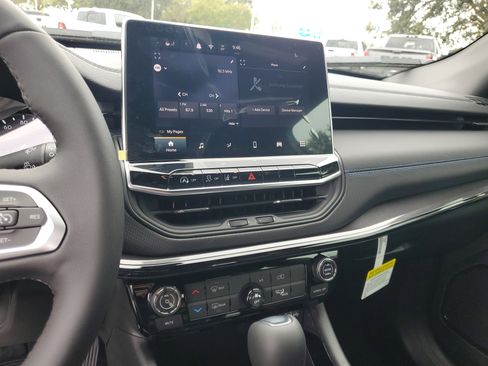 New 2026 Jeep Compass Latitude image 16