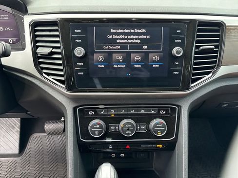 Used 2023 Volkswagen Atlas SE image 25