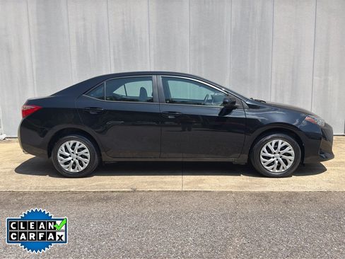 Used 2018 Toyota Corolla LE FWD image 2