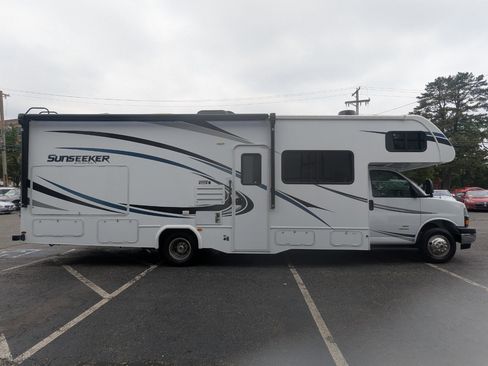 Used 2019 Chevrolet Express 4500 Sunseeker by Forest River w/ RV Package image 5