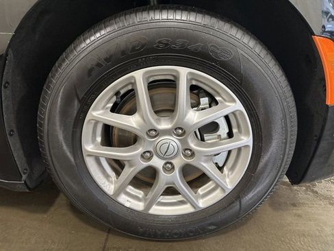 Used 2025 Chrysler Pacifica Select image 40