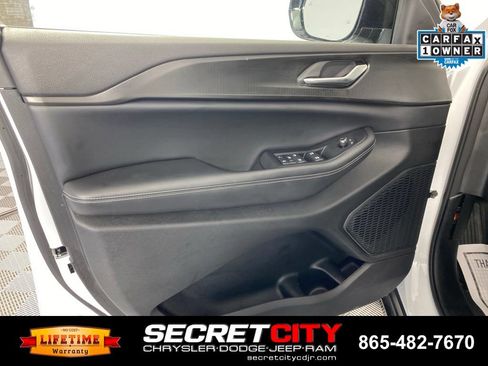 Used 2023 Jeep Grand Cherokee L Laredo AWD/4WD image 12