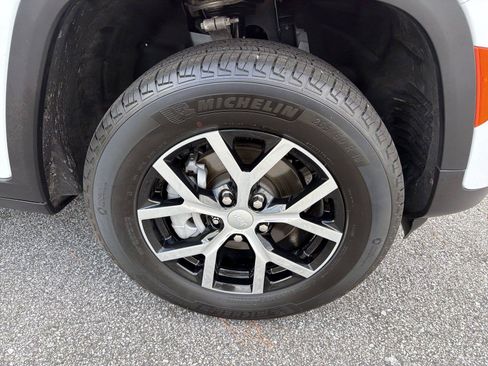 Used 2025 Jeep Grand Cherokee Limited AWD/4WD image 10