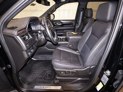 Used 2023 Chevrolet Tahoe Z71 w/ Luxury Package AWD/4WD image 12