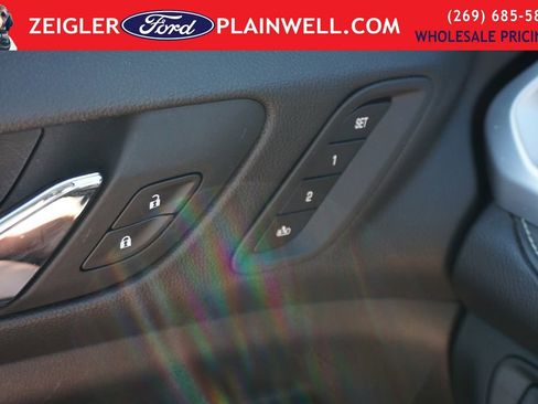 Used 2023 GMC Acadia SLT w/ Preferred Package AWD/4WD image 31