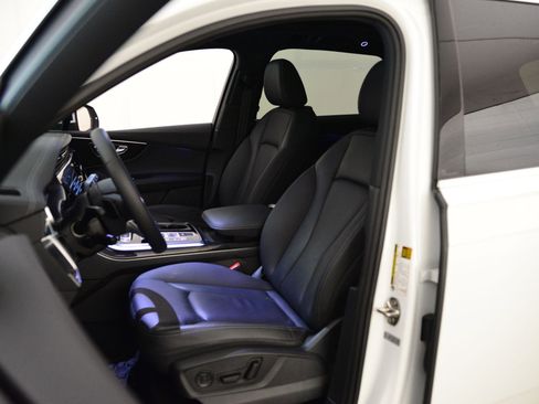 Used 2025 Audi Q7 2.0T Premium w/ Convenience Package image 4