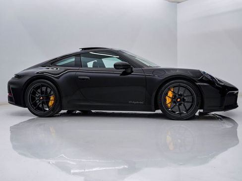 Certified 2025 Porsche 911 Carrera GTS image 9