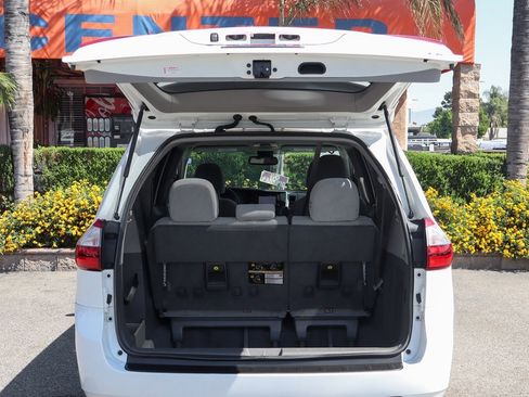 Used 2019 Toyota Sienna LE image 11