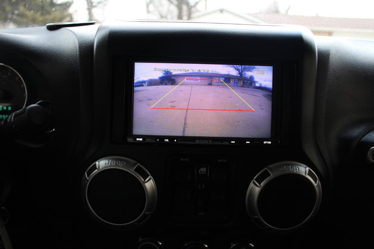Used 2016 Jeep Wrangler Unlimited Rubicon AWD/4WD image 22