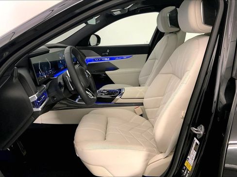 Certified 2023 BMW 760i xDrive w/ Executive Package AWD/4WD image 13