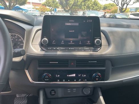 Used 2025 Nissan Rogue SV FWD image 24