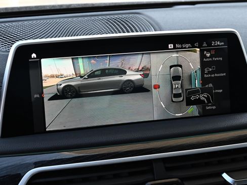 Certified 2022 BMW 740i 740i w/ M Sport Package image 35