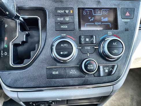 Used 2019 Toyota Sienna XLE w/ XLE Navigation Package AWD/4WD image 19