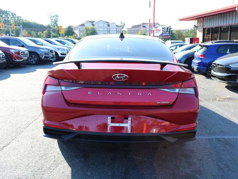 Used 2021 Hyundai Elantra SE image 3