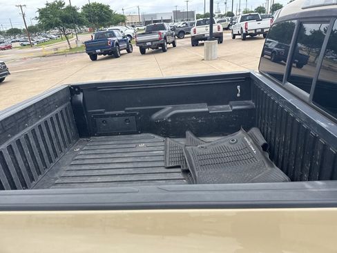 Used 2017 Toyota Tacoma SR5 w/ Tow Package image 4